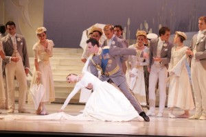 Graeme Murphy's Swan Lake to Sydney